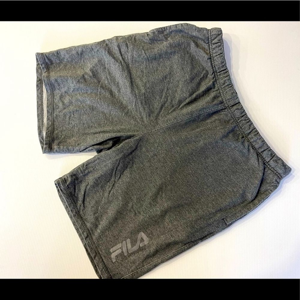 P24- Fila Men’s short in Gray Size L